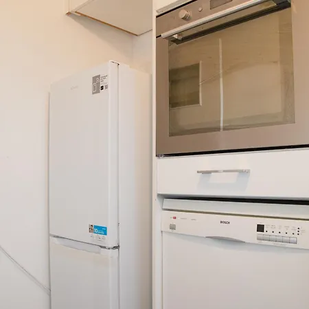 2 Bedrooms 60m2 Near Rer A Apartment