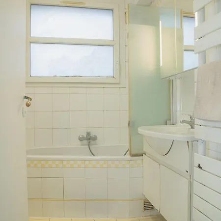 2 Bedrooms 60m2 Near Rer A Joinville